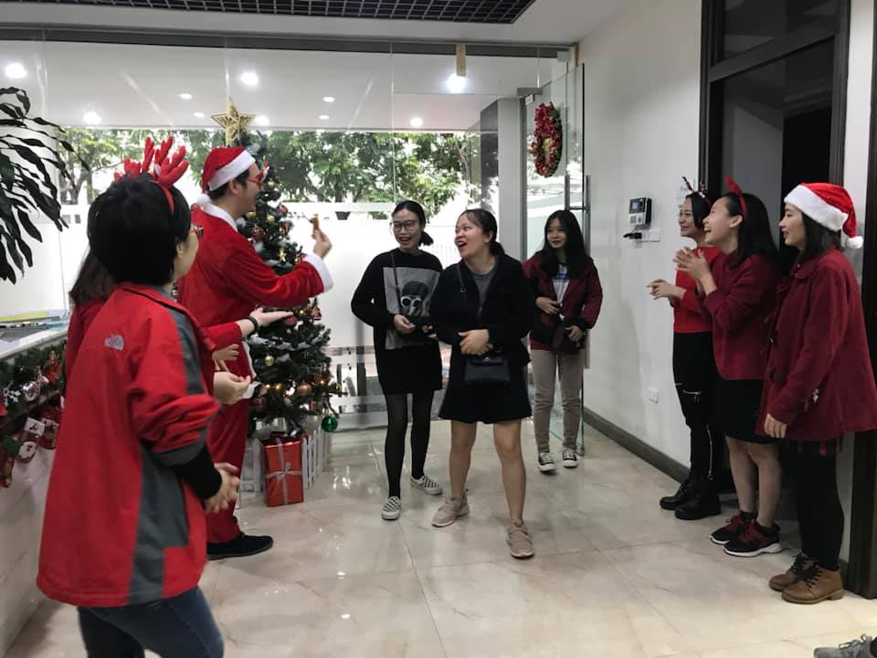 HĐQT Thái Minh hóa thân thành ông già Noel  cô tuần lộc