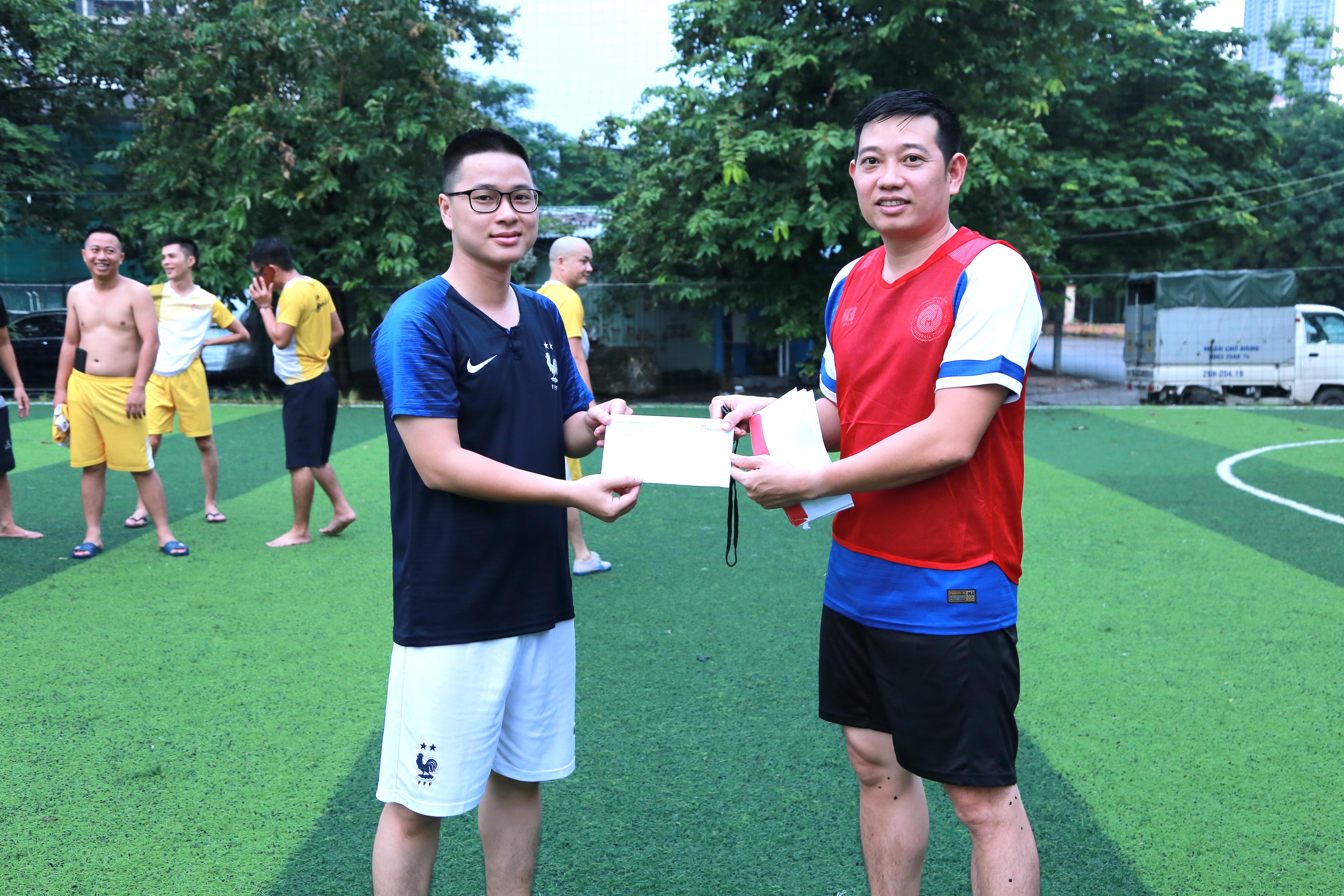 Sôi động giải bóng đá tứ hùng FC Thái Minh 2020  diễn ra trong  mưa