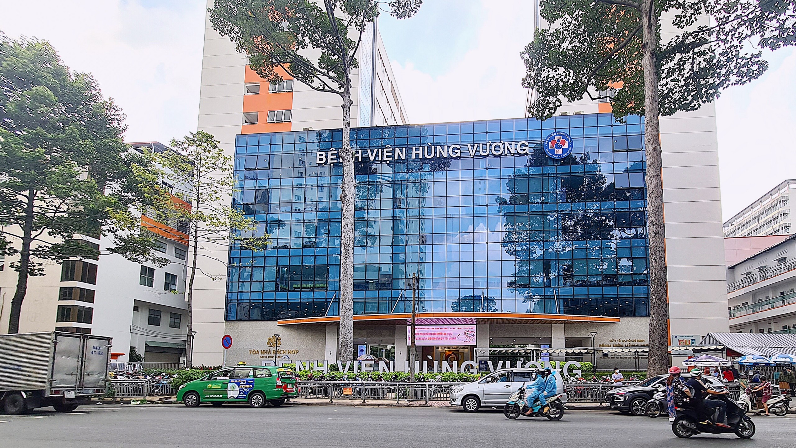 2000 bộ đồ bảo hộ level 4 tặng bệnh viện Chợ Rẫy và bệnh viện Hùng Vương 2000 bộ đồ bảo hộ level 4 tặng bệnh viện Chợ Rẫy và bệnh viện Hùng Vương