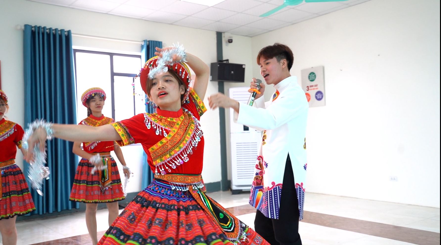 Đa dạng tài năng tại cuộc thi văn công Thái Minh Đa dạng tài năng tại cuộc thi văn công Thái Minh