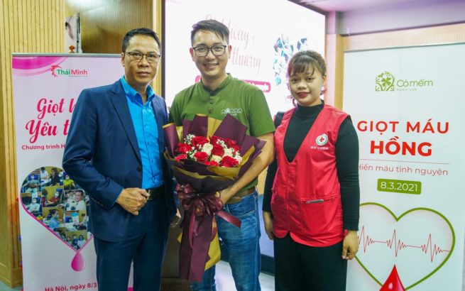 Người Thái Minh chia sẻ giọt hồng yêu thương