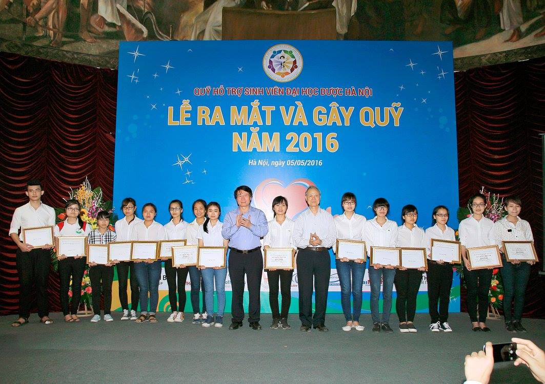 Thái Minh chung tay thắp lên ngọn lửa cho sinh viên nghèo Thái Minh chung tay thắp lên ngọn lửa cho sinh viên nghèo