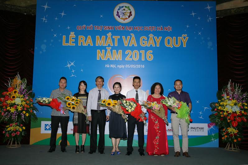 Thái Minh chung tay thắp lên ngọn lửa cho sinh viên nghèo Thái Minh chung tay thắp lên ngọn lửa cho sinh viên nghèo